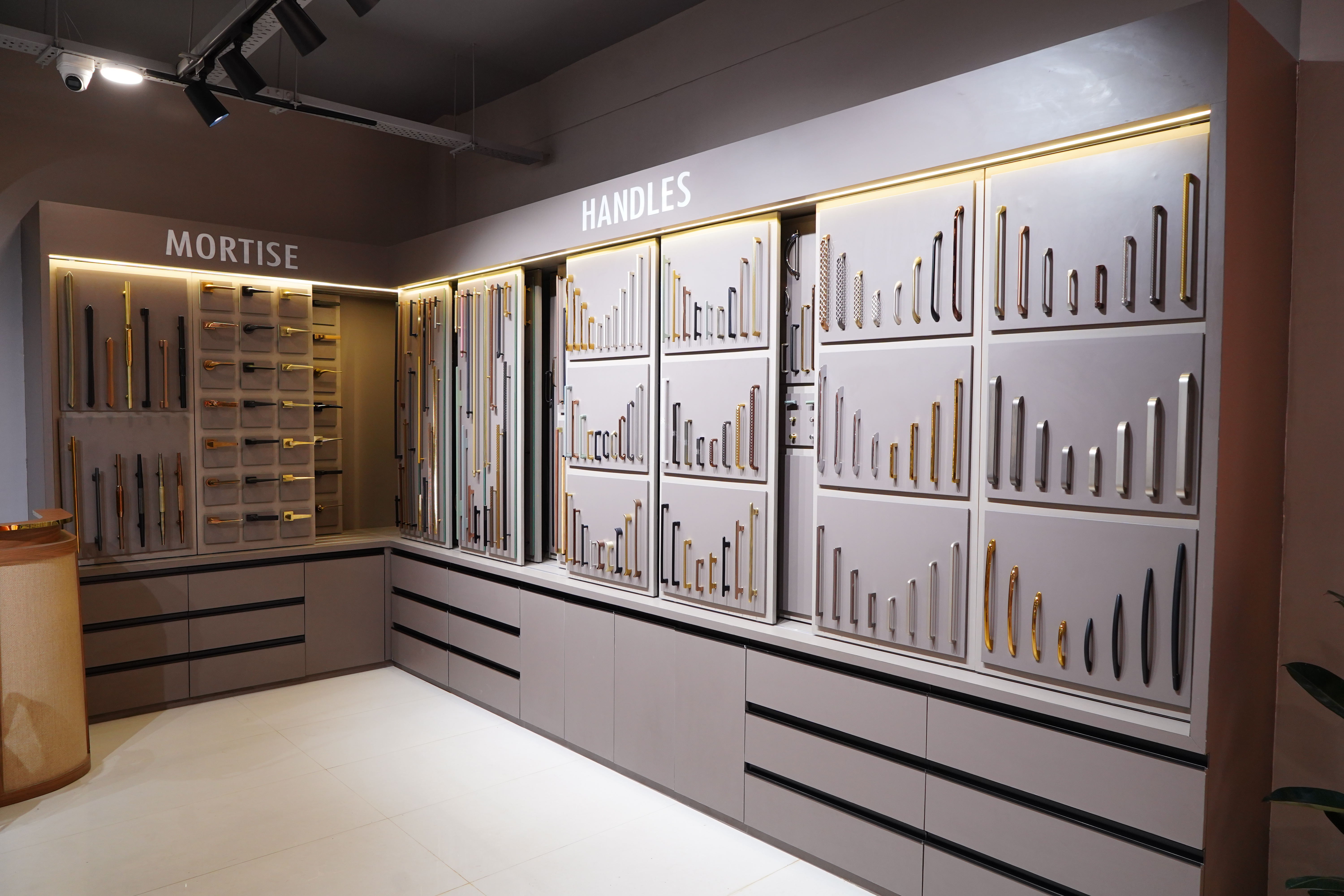 Cabinet handles and hardware display
